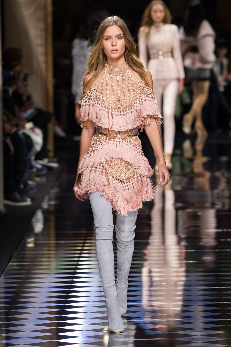 defile-balmain-automne-hiver-2016-2017-paris-look-8