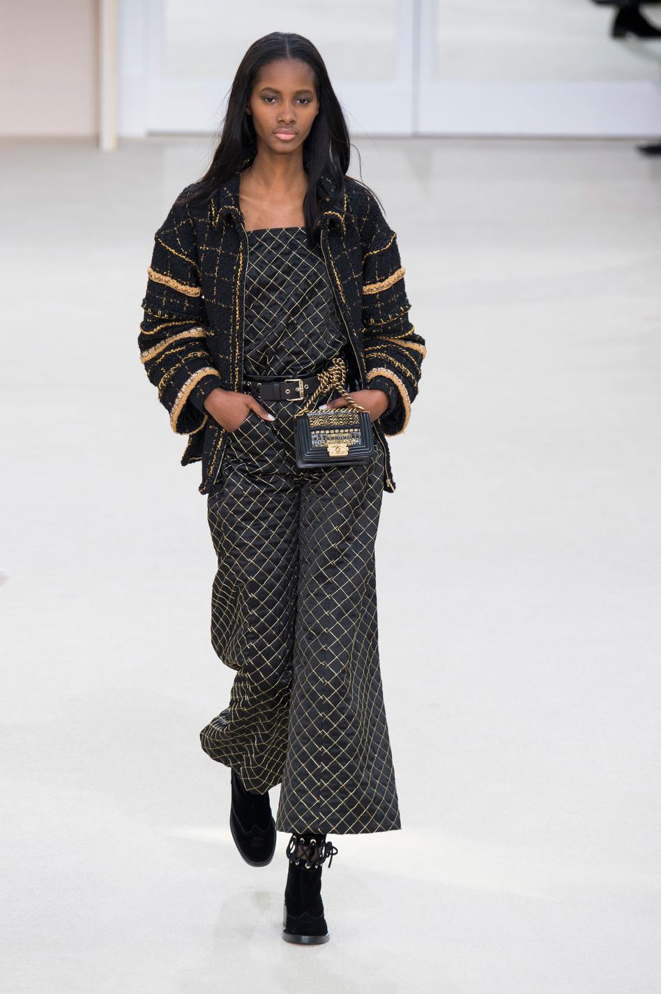 defile-chanel-automne-hiver-2016-2017-paris-look-36