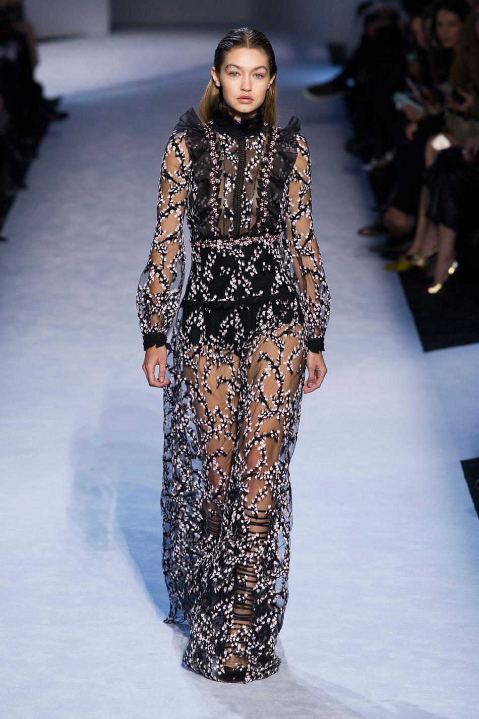 defile-giambattista-valli-automne-hiver-2016-2017-paris-look-47