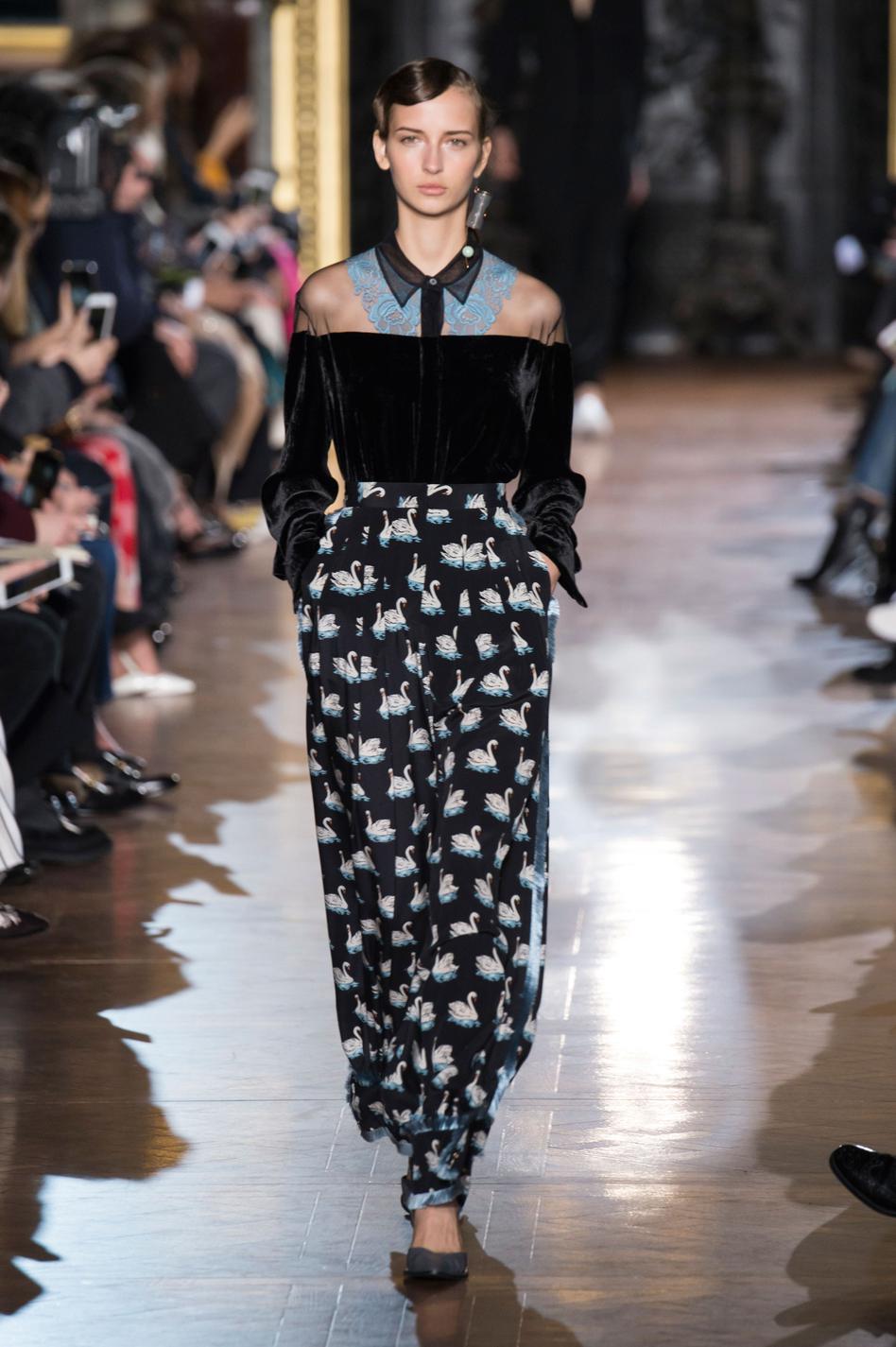 defile-stella-mccartney-automne-hiver-2016-2017-paris-look-28