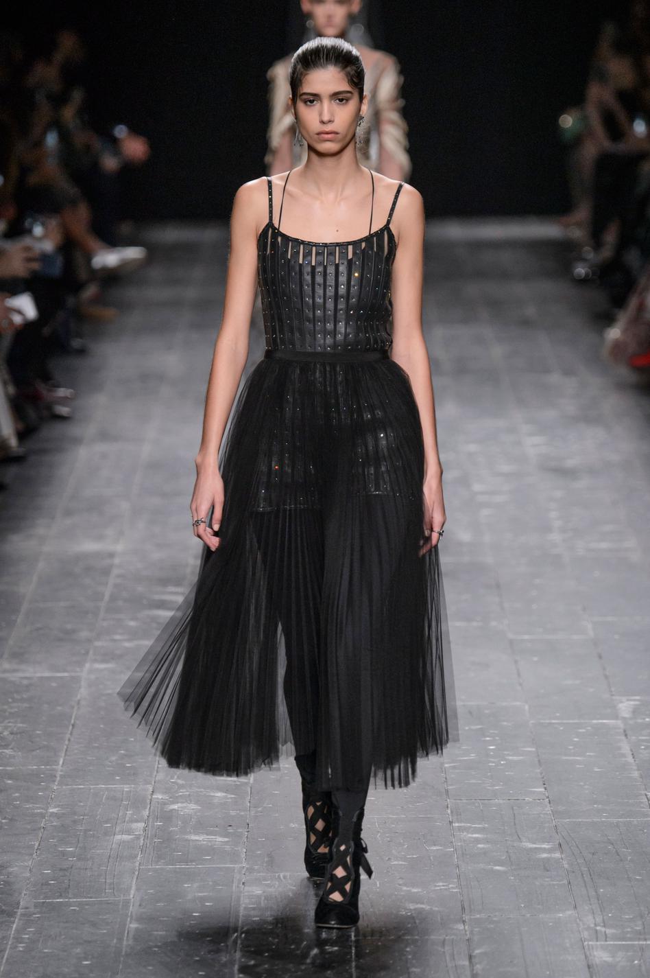 defile-valentino-automne-hiver-2016-2017-paris-look-55