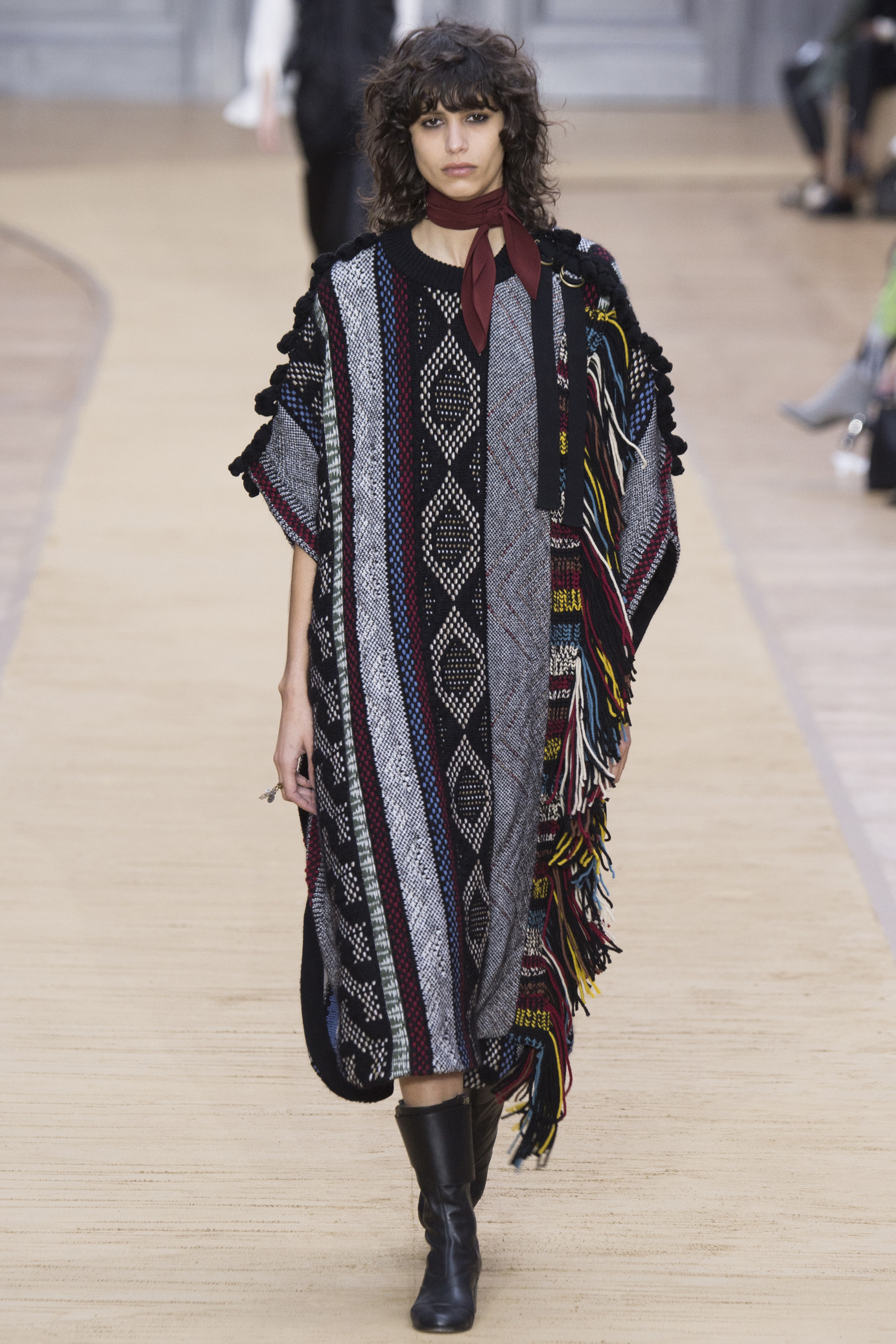 kim_1579_jpg_8688_north_1382x_black